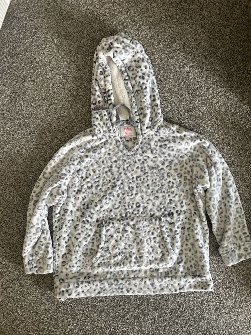 Plush Hooded Leopard Print Pullover - Grey & White